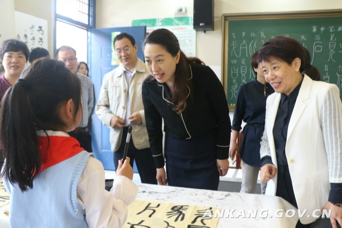 二元魂：巧搭亲子沟通桥梁儿童AI营造温馨家庭氛围(图1)