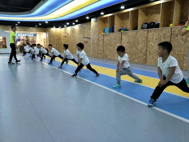 让AI有温度全球首款主动式儿童情感陪伴机器人在杭州发布(图1)
